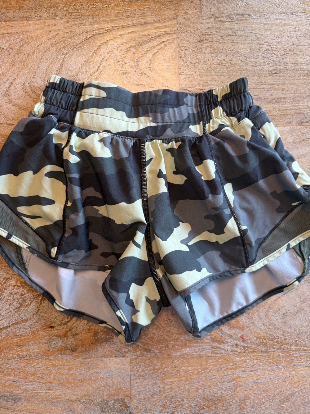 Women’s Camo Lululemon Hotty Hot Athletic Shorts – Black & light Green camo